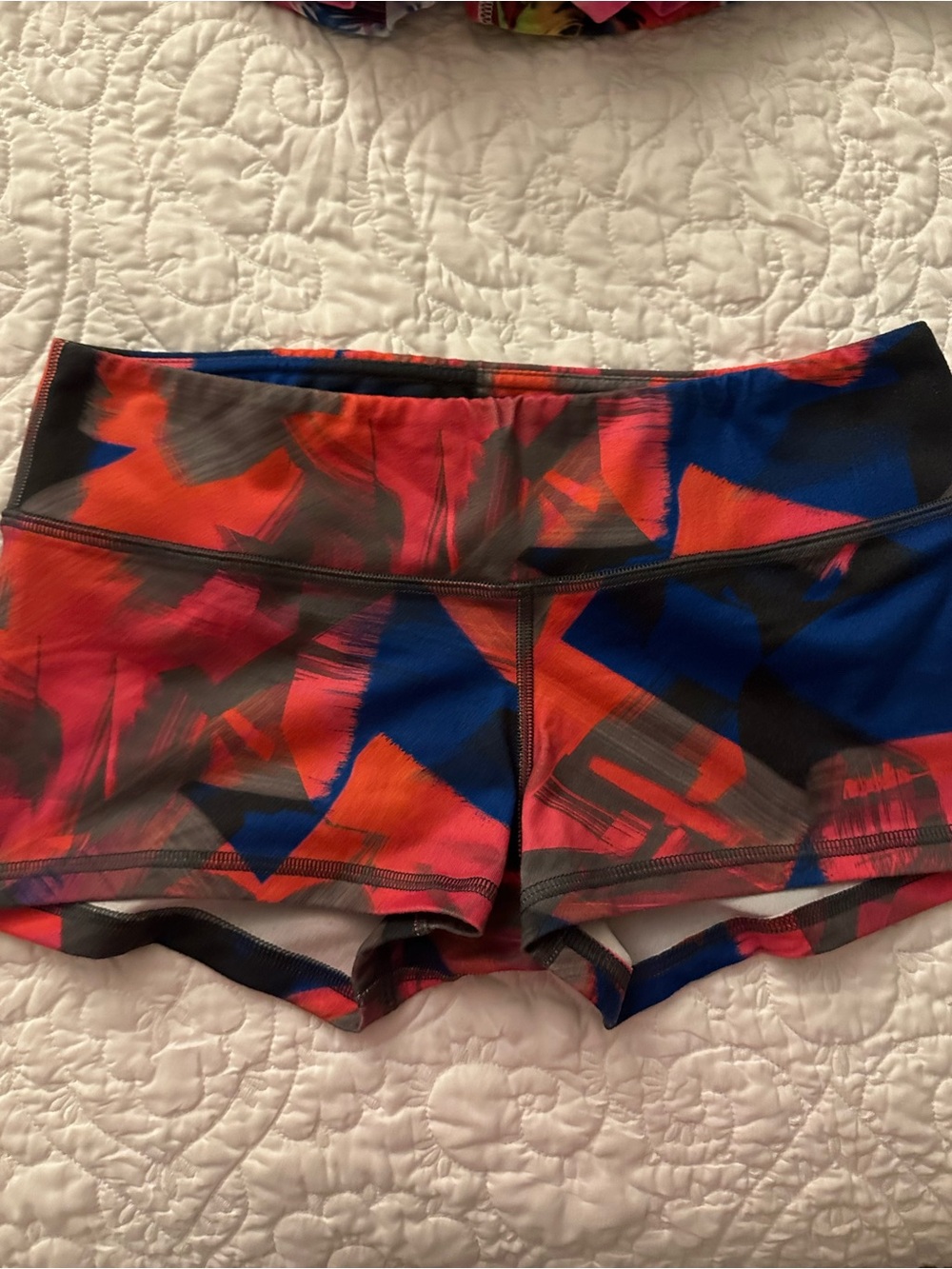 Fleo Women's Abstract Athletic Shorts in Red, Blue & Black